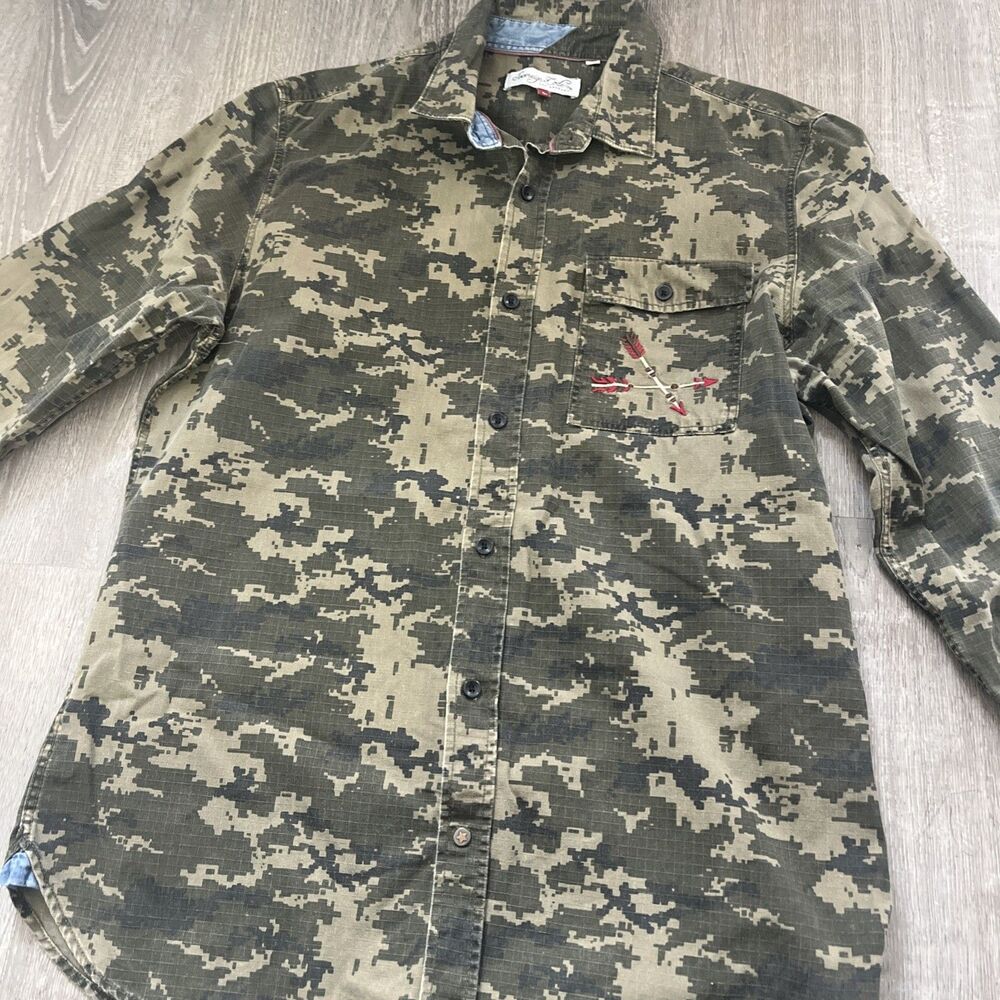 Sovereign Code Pixelated camouflage button-down shirt Men’s Size L